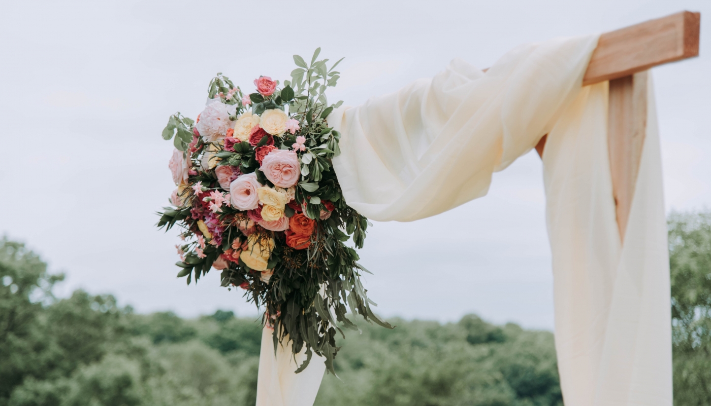 wedding archway for an outdoor wedding.