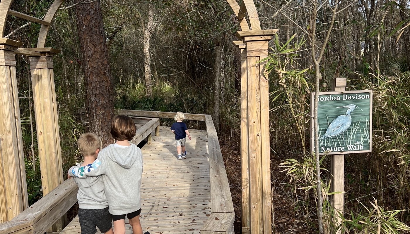kids entering a walking trail