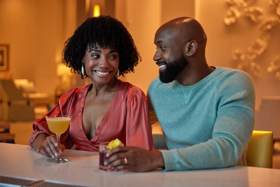 2 people having a cocktail