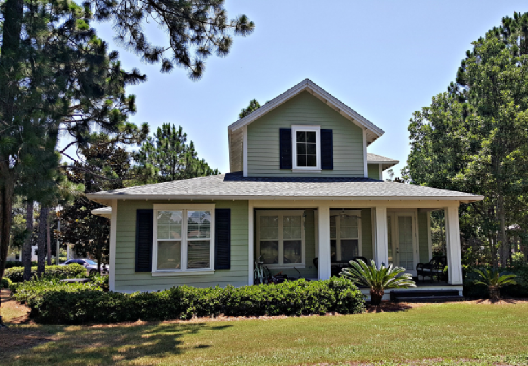 Exterior of a three bedroom unit in Lakeside