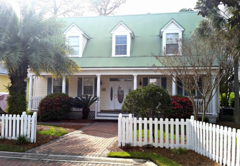 Exterior of a two bedroom unit in lakeside