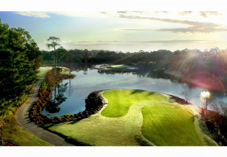 the beautiful green grounds at Raven golf course