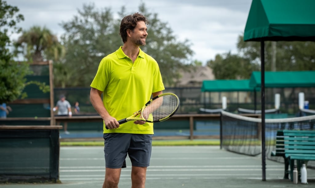 Man playing tennis