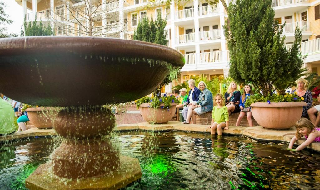 Baytowne Wharf green fountain 