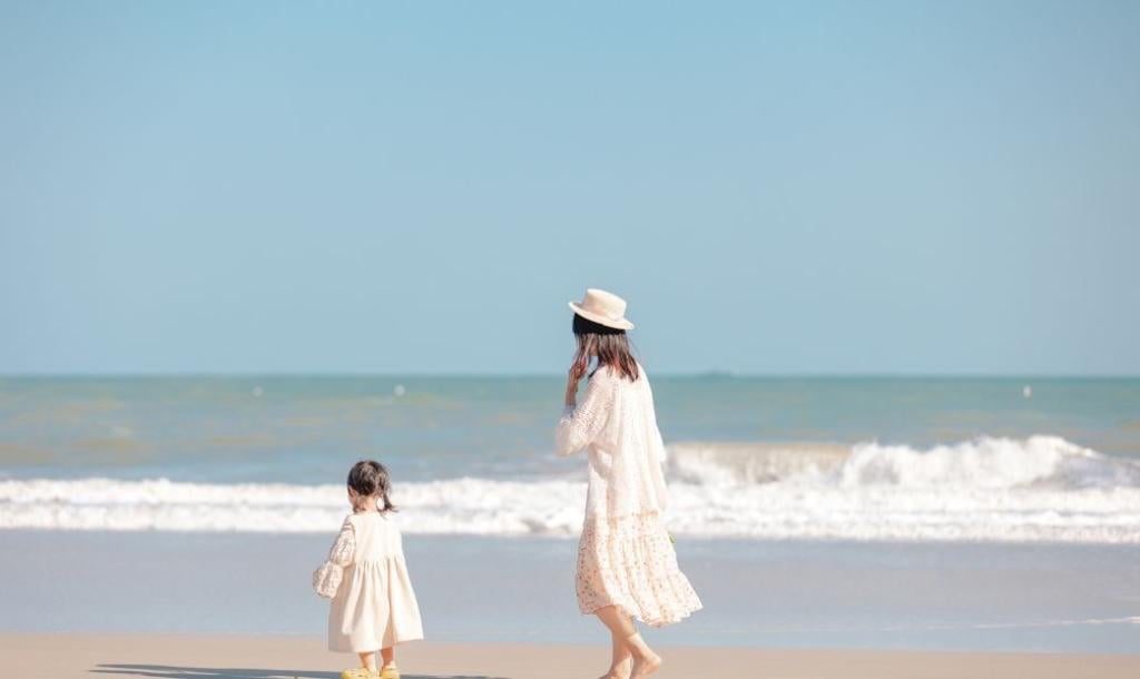 mother/ daughter at the beach 